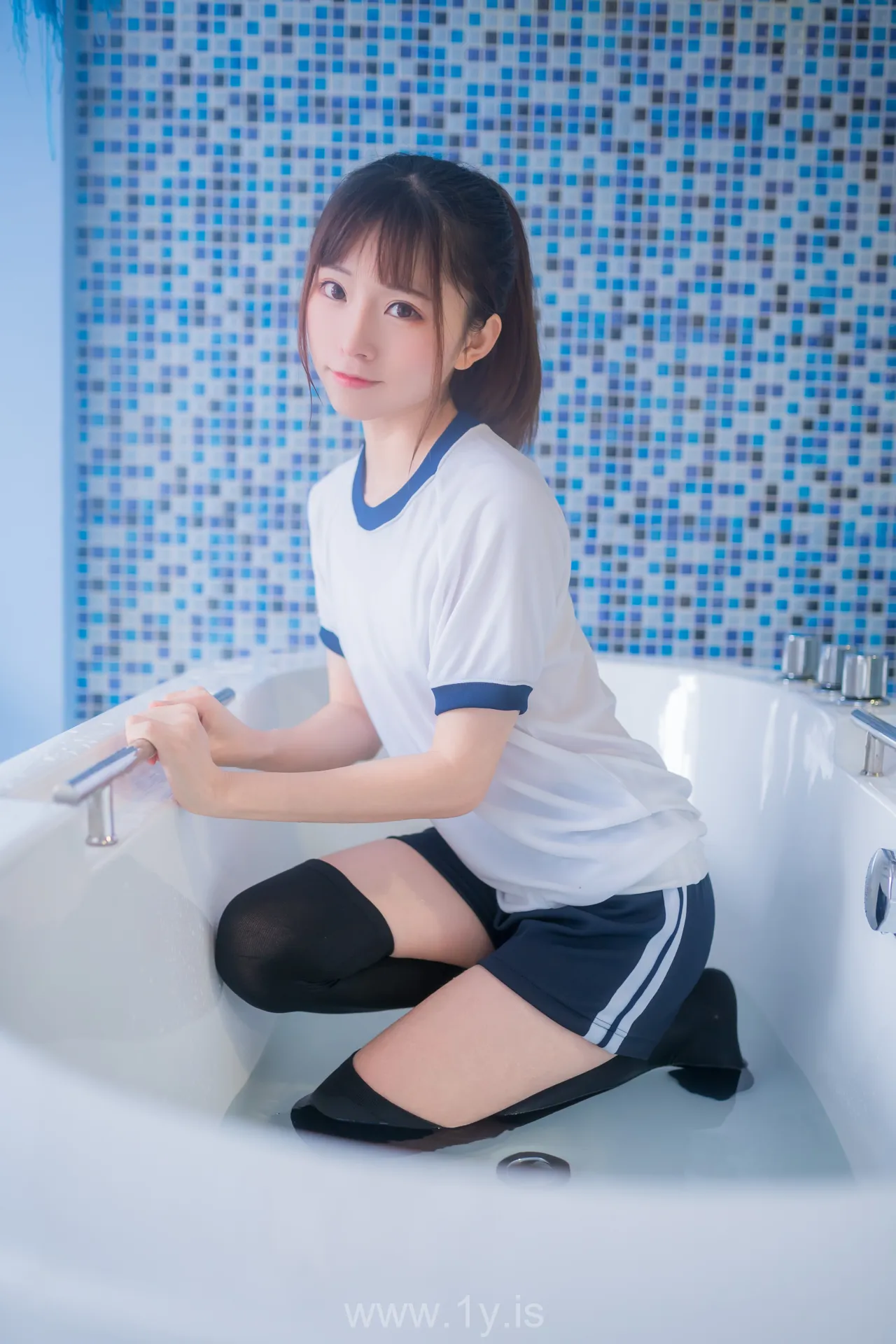 绮太郎 湿身体操服